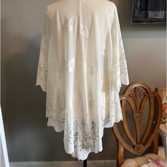 Anthropologie Ivory Lace Oversized Kimono Shawl - Picture 3 of 10